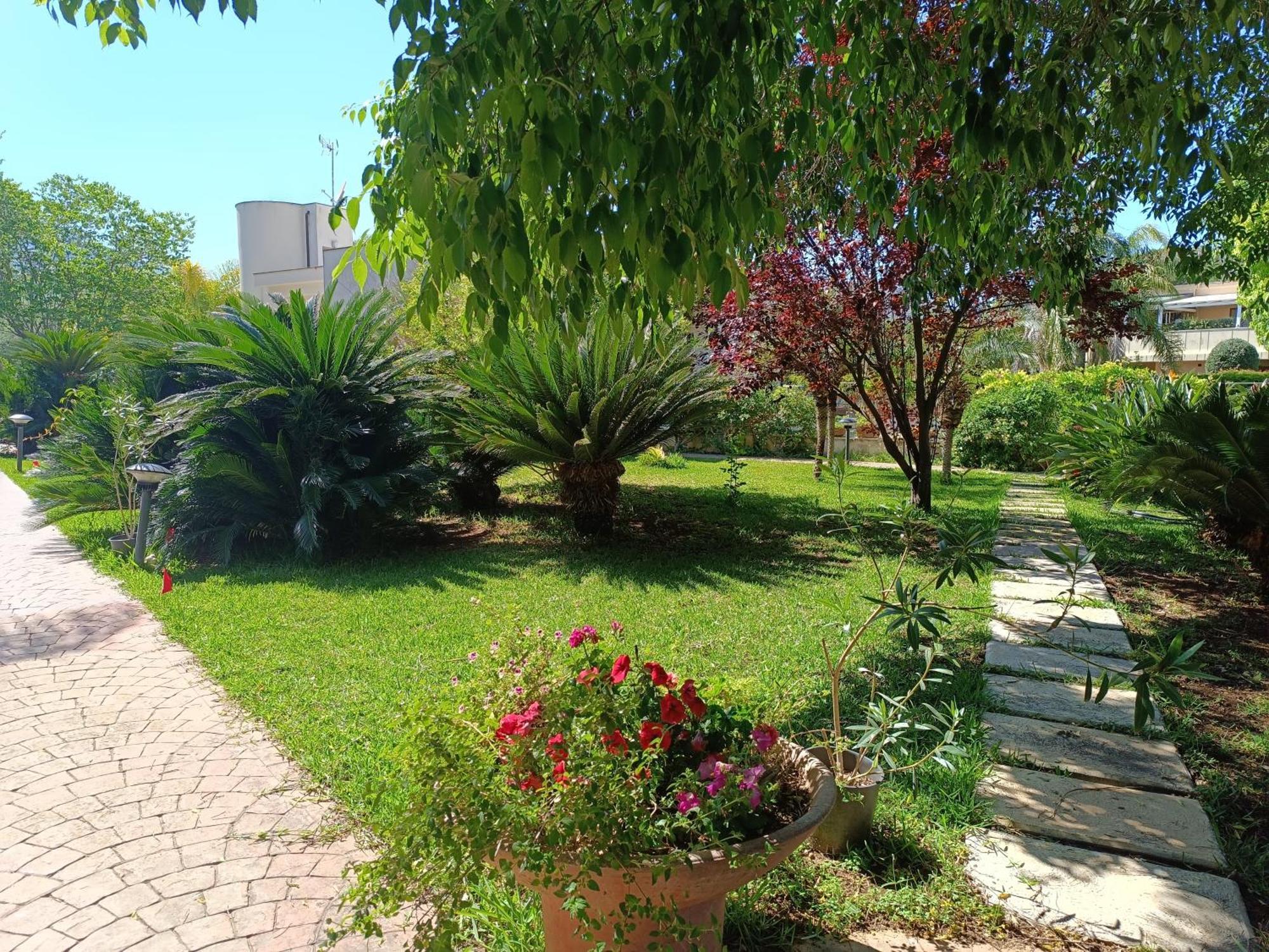 B & B Villa Flora Mondello Exterior photo